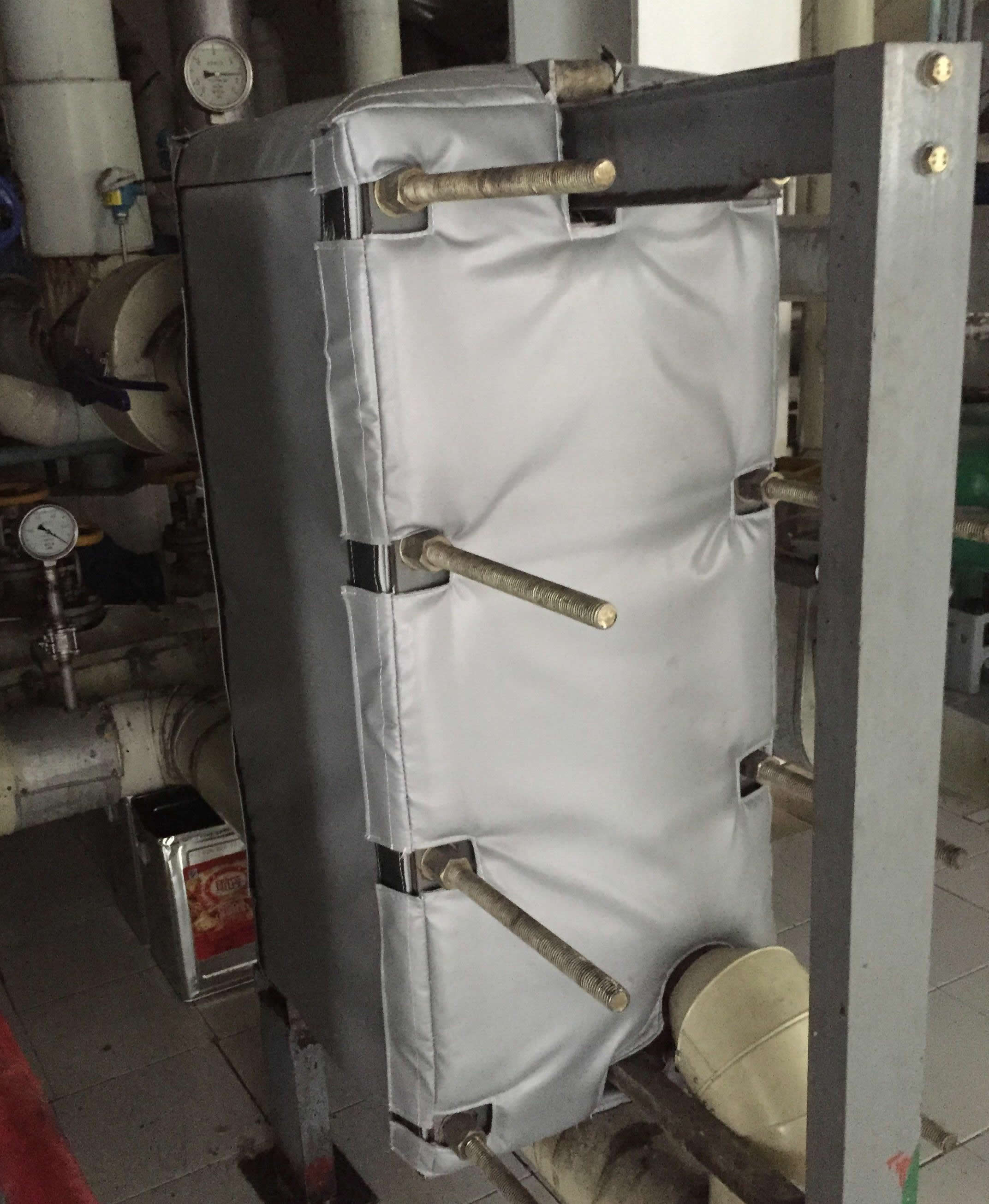 板式<a href=http://m.f9177.cn/e/tags/?tagname=%E6%8D%A2%E7%83%AD%E5%99%A8%E4%BF%9D%E6%B8%A9 target=_blank class=infotextkey>換熱器保溫</a>套