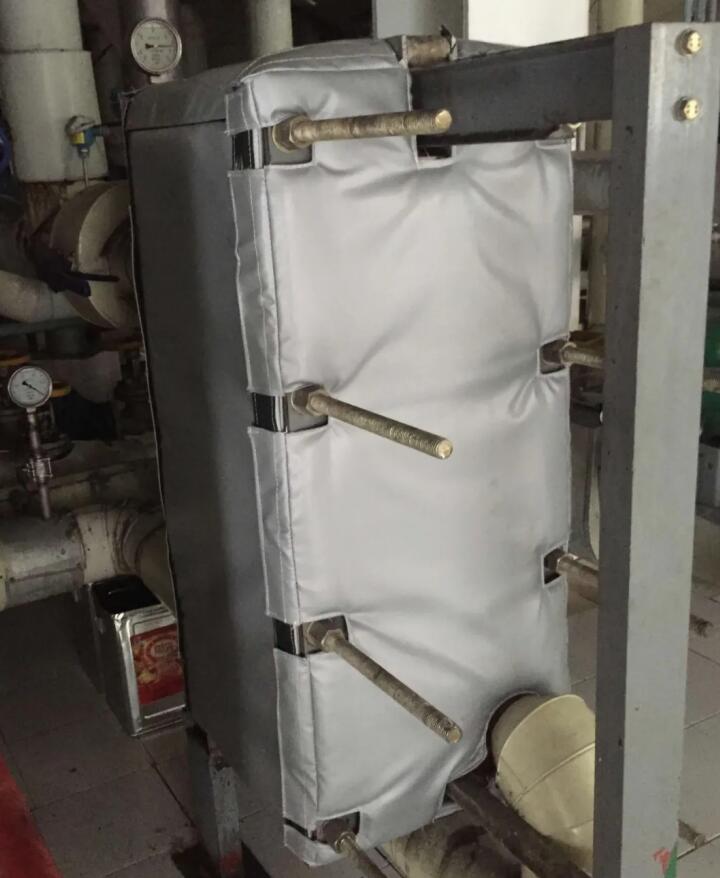 板式<a href=http://m.f9177.cn/e/tags/?tagname=%E6%8D%A2%E7%83%AD%E5%99%A8%E4%BF%9D%E6%B8%A9 target=_blank class=infotextkey>換熱器保溫</a>套