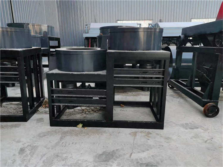 不規則肥料顆粒經過雙級拋圓機拋光后堅固有光澤