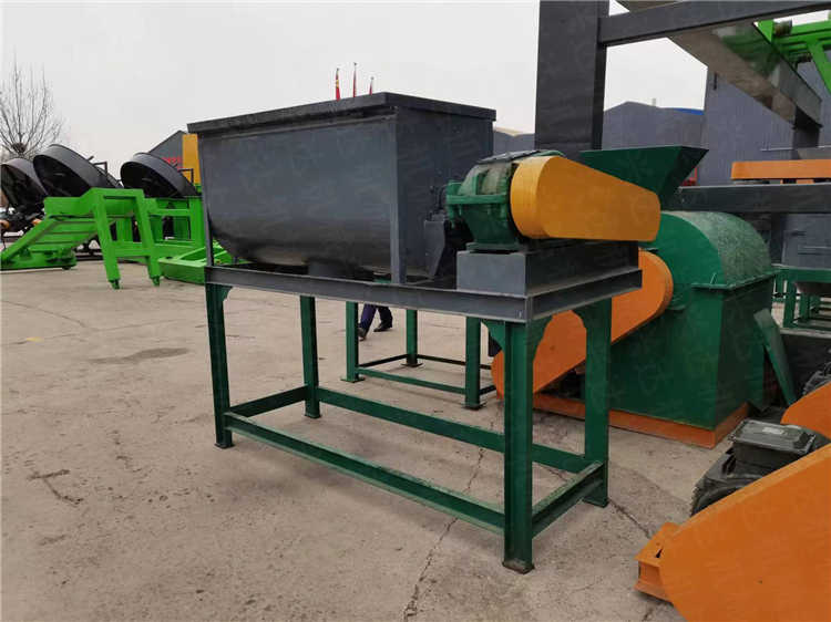 臭雞糞加工有機肥需要的設備,均勻肥料臥式攪拌機