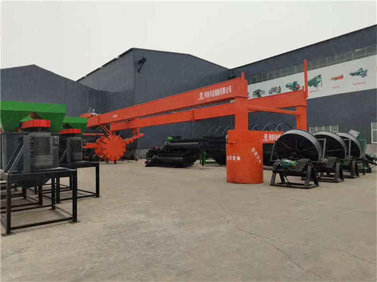 羊糞牛糞如何處理更環(huán)保,可使用輪盤翻拋機設備