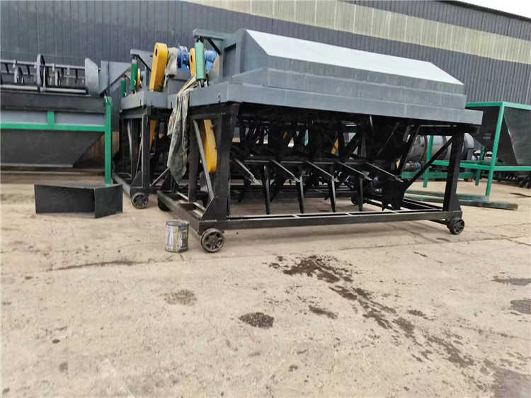 甘蔗渣畜禽糞便處理有機肥使用設備,液壓槽式翻拋機