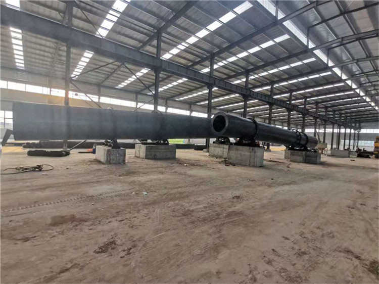 客戶有機(jī)肥生產(chǎn)線現(xiàn)場,大型滾筒冷卻機(jī)加工效果