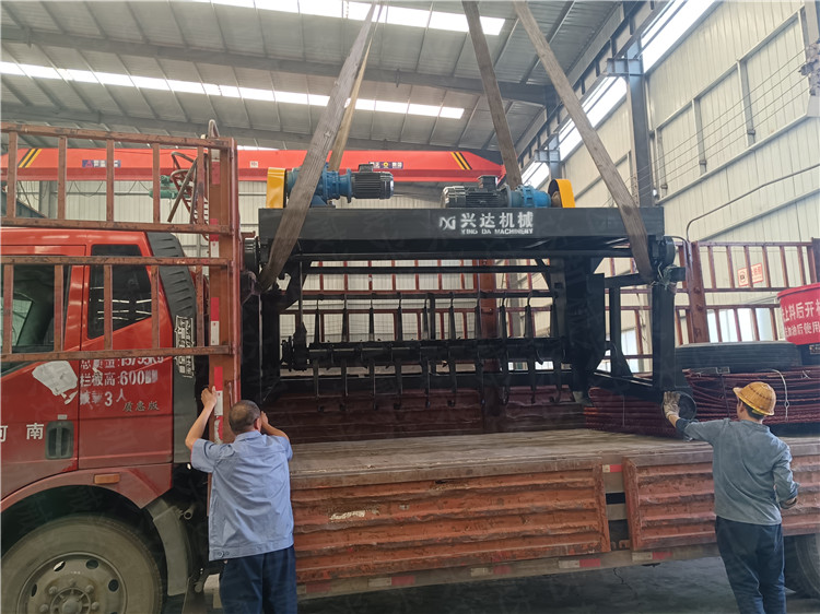 用于多槽肥料翻堆發(fā)酵有機(jī)肥設(shè)備,豬羊糞槽式翻拋機(jī),軌道式糞污腐熟堆肥機(jī)