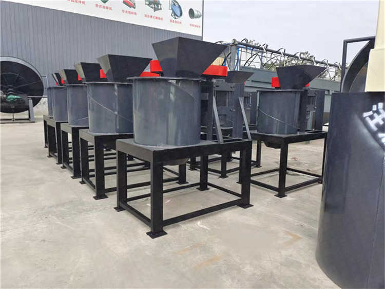 雙孢菇羊糞立式粉碎機(jī),肥料加工生產(chǎn)線(xiàn)設(shè)備,支持定制雙斗單斗破碎設(shè)備