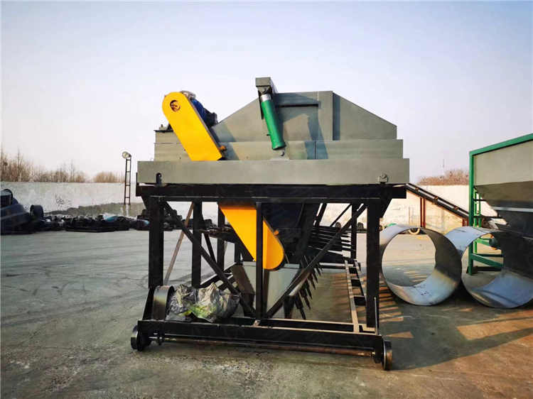 有機(jī)肥糠醛渣發(fā)酵翻堆機(jī),牛糞豬糞雞糞液壓槽式翻拋機(jī),生產(chǎn)線肥料翻耙機(jī)設(shè)備