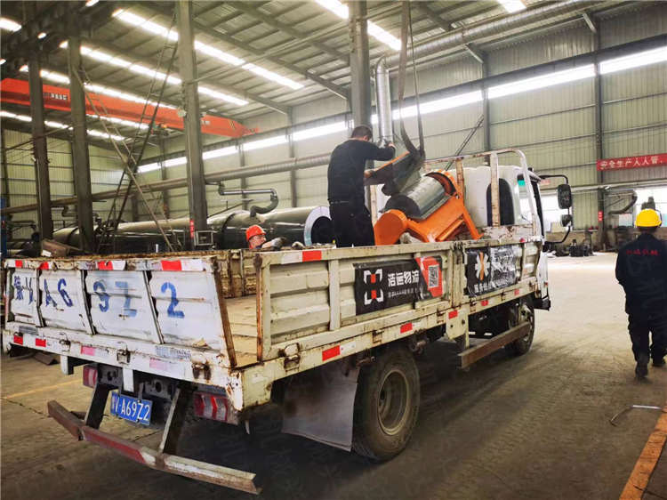 80尿素粉碎機(jī),客戶處理碳銨肥料加工設(shè)備發(fā)貨