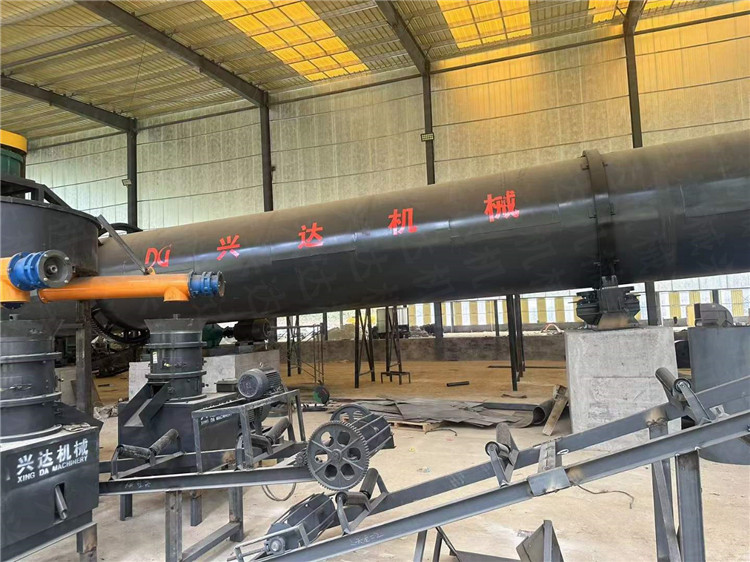 有機肥干法制粒設備,雞糞牛糞平模擠壓造粒機,免烘干顆粒設備