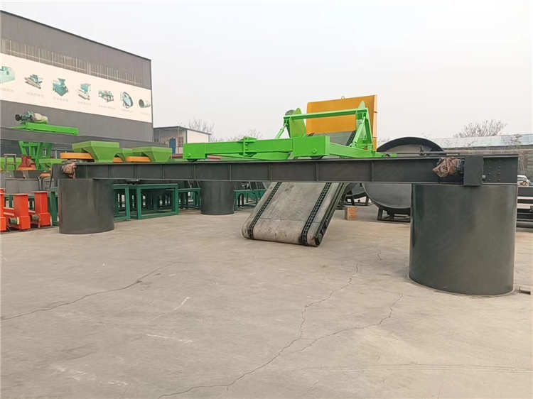 鏈板式深槽發酵翻拋機,牛糞豬糞好氧除臭翻堆機,定制大跨度污泥處理翻拋設備